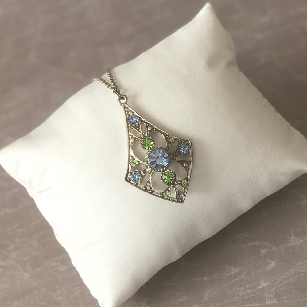 Silver Tone Rhinestone Accent Necklace